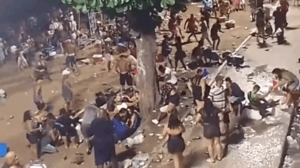 VÍDEO: tiroteio deixa mortos e feridos em bloco de Carnaval