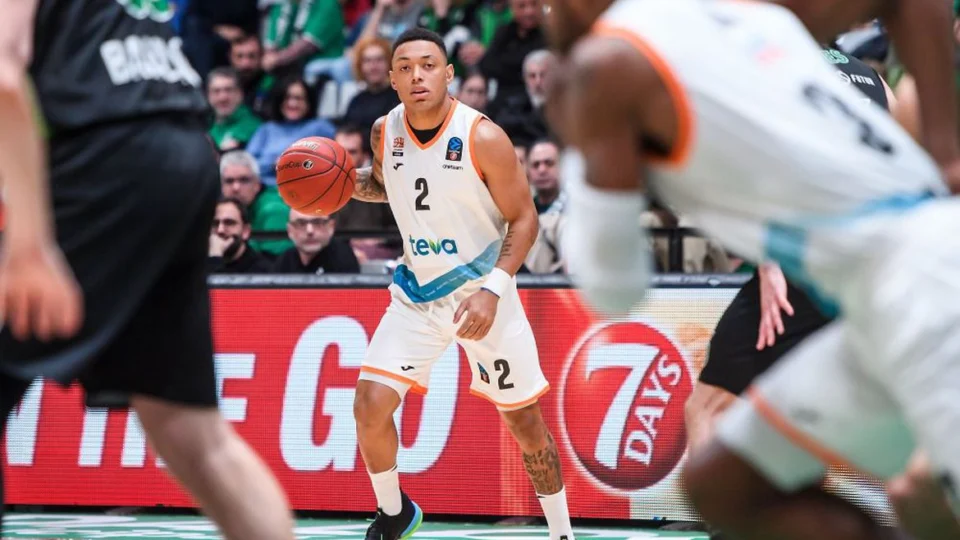 Brasileiro Yago Mateus é vítima de racismo em jogo da EuroCup