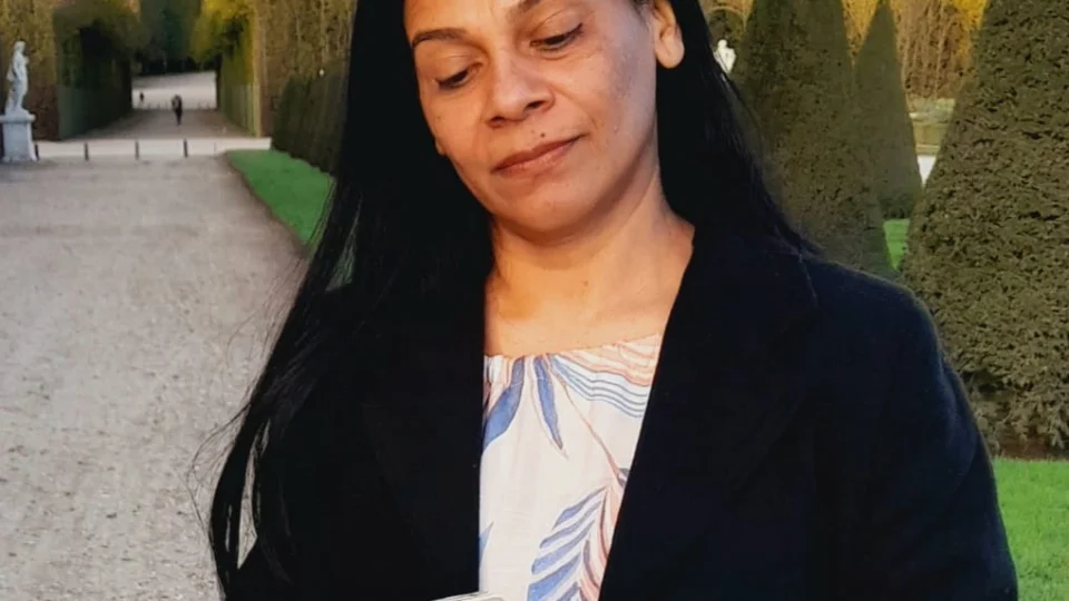 Escritora amazonense Adriana Barbosa participa do Mania de Ler no Largo de São Sebastião neste domingo (12)