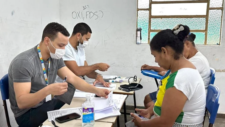 Posto de saúde é montado para vítimas de deslizamento em Manaus