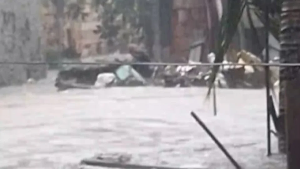 Forte chuva atinge Manaus, e vários pontos de alagamentos são registrados; Veja vídeos