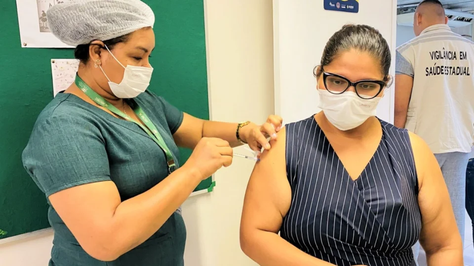 Saúde do Amazonas atualiza dados de Covid-19 e vacinação nesta sexta-feira