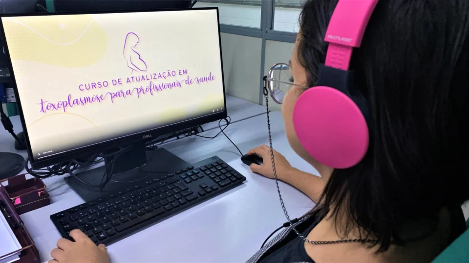 <em>Saúde oferta curso sobre fluxo de atendimento e acompanhamento de gestante com suspeita de Toxoplasmose</em>