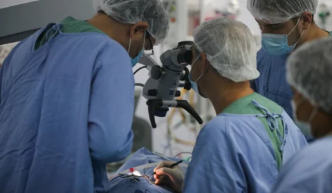 <em>Hospital Delphina Aziz realiza implante coclear inédito pela rede pública de saúde do Amazonas</em>