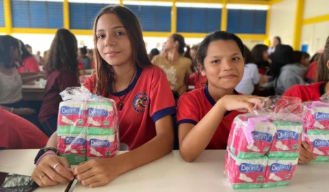 <em>Programa Dignidade Menstrual: Mais de 9 mil pacotes de absorventes são entregues a meninas em vulnerabilidade</em>