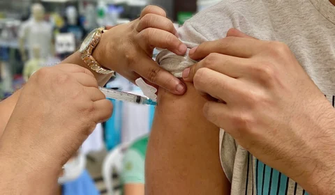 Covid-19: Saúde do Amazonas apresenta painel semanal e de vacinação nesta quarta-feira