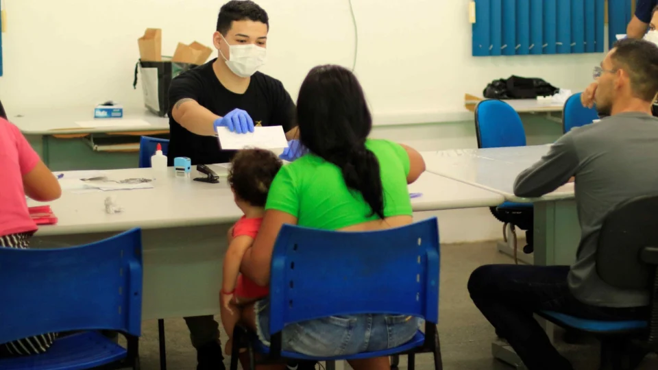 Serviços de cidadania são ofertados a desabrigados pelas chuvas nas zonas sul e leste de Manaus