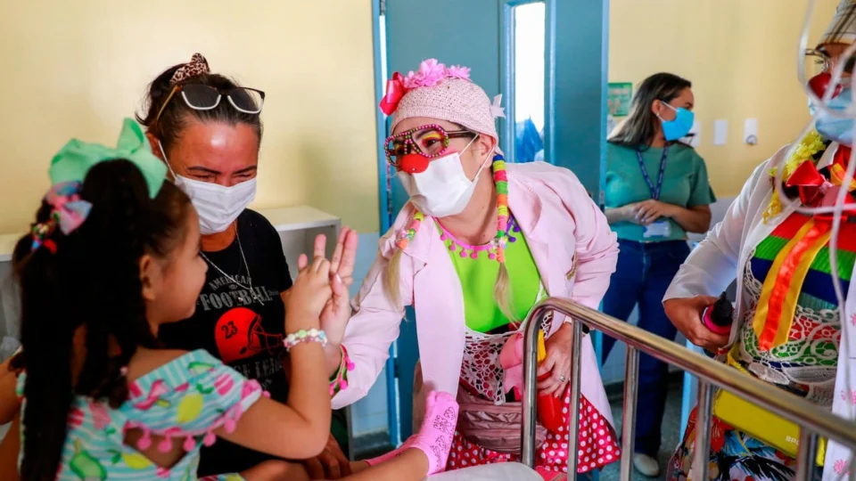 <em>Artistas levam a alegria do circo para pacientes de hospitais infantis públicos de Manaus</em>