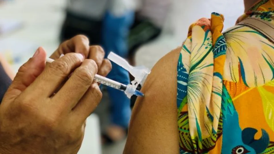 Saúde do Amazonas atualiza painel semanal de Covid-19 e vacinação nesta quarta-feira