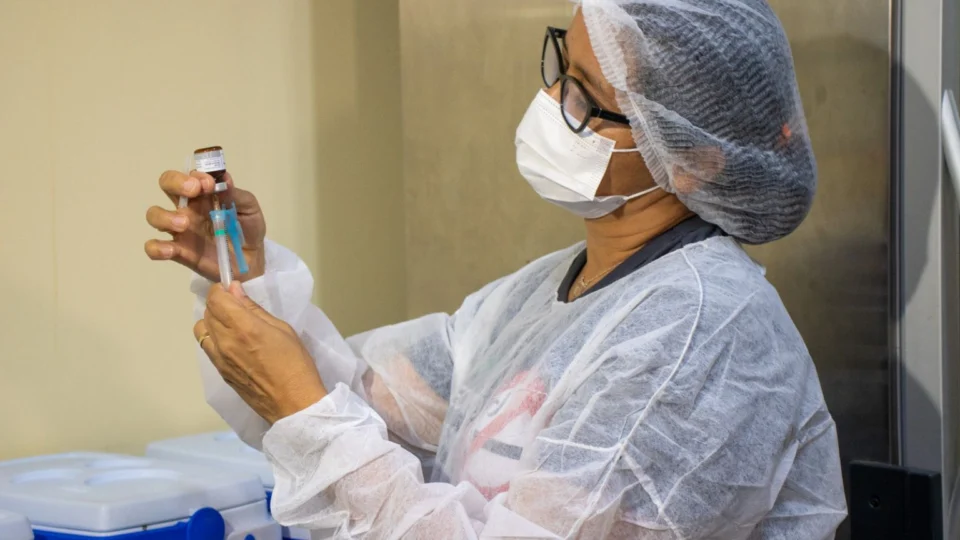 Saúde divulga atualização do painel semanal de Covid-19 e vacinação nesta quarta-feira