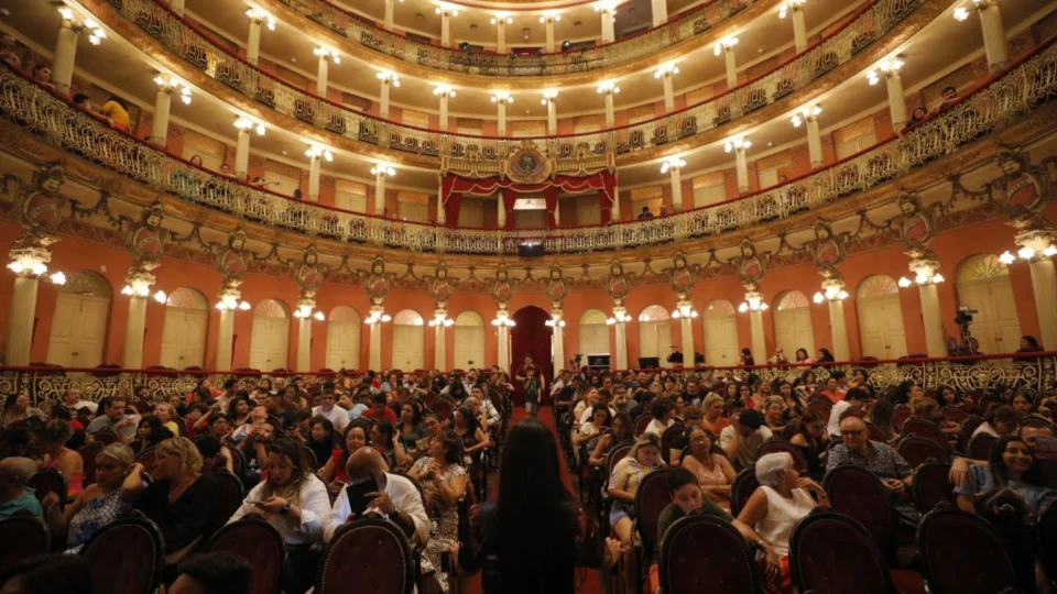 Musical ‘Celebration’ homenageia anos 80 e 90 no Teatro Amazonas