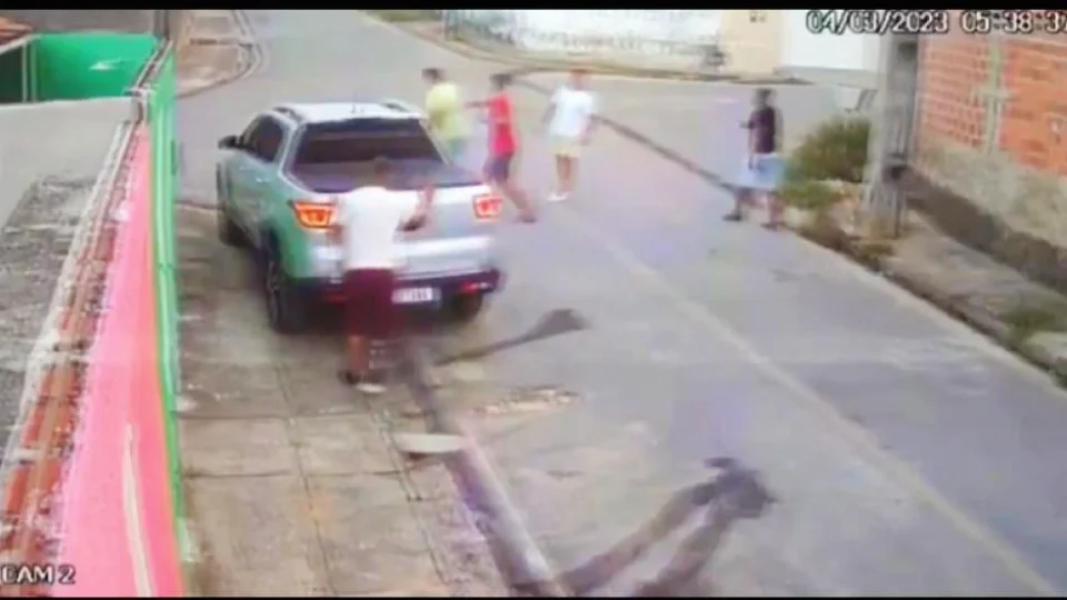 Homem sofre tentativa de homicídio e é alvejado a tiros por guarda municipal 