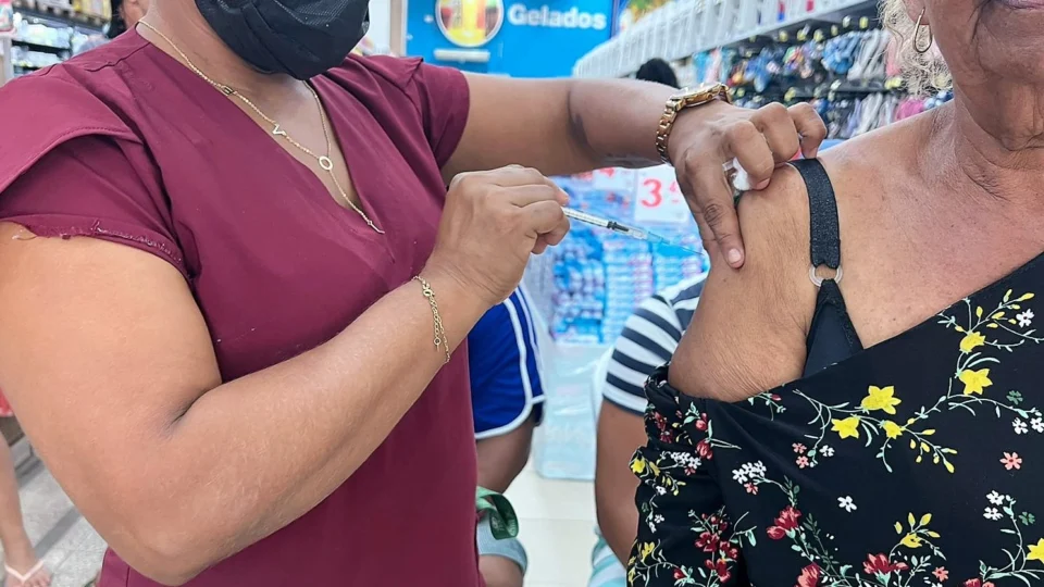 Amazonas atualiza cenário da Covid-19 e vacinação nesta quarta-feira