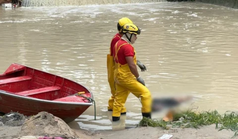 VÍDEO: Corpo é encontrado amarrado e com perfurações em igarapé na zona leste