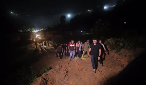 Governador Wilson Lima acompanha trabalho de resgate após deslizamento no Jorge Teixeira