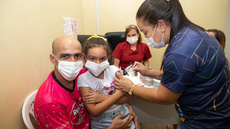 Covid-19: Crianças com baixa imunidade poderão tomar dose adicional da vacina em Manaus