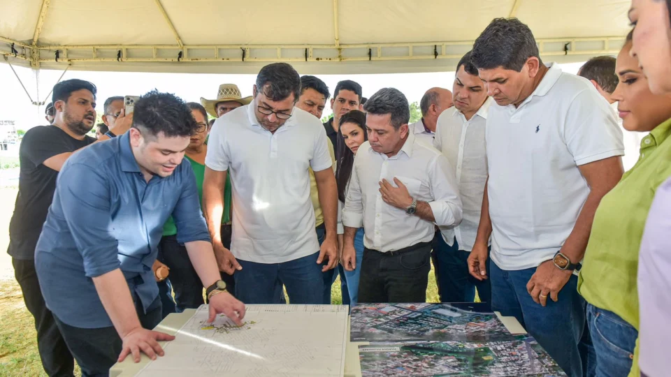 Em Parintins, Wilson Lima assegura moradia para quatro mil famílias do bairro Paschoal Allágio