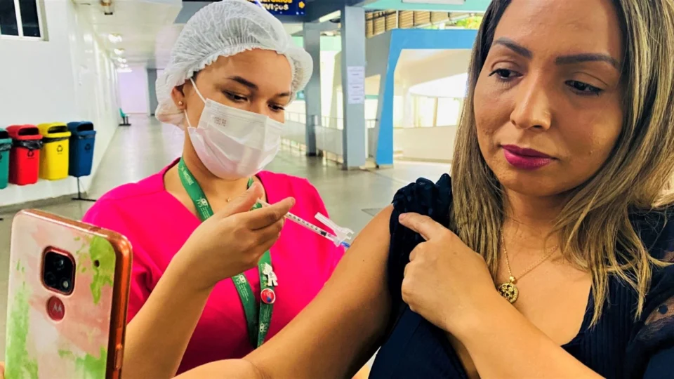 Saúde do Amazonas atualiza cenário de Covid-19 e vacinação neste domingo