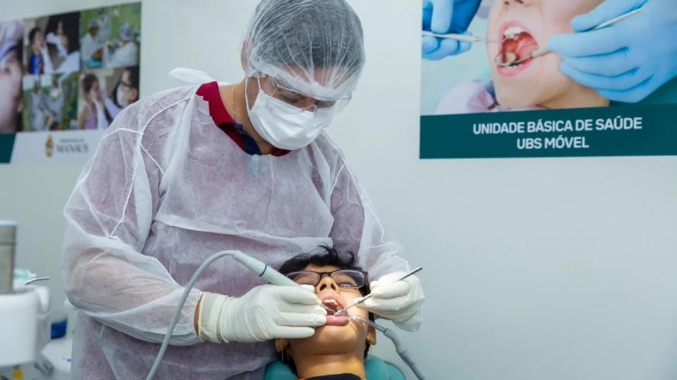 UBS Móvel atende moradores da comunidade Fazendinha, na zona Norte