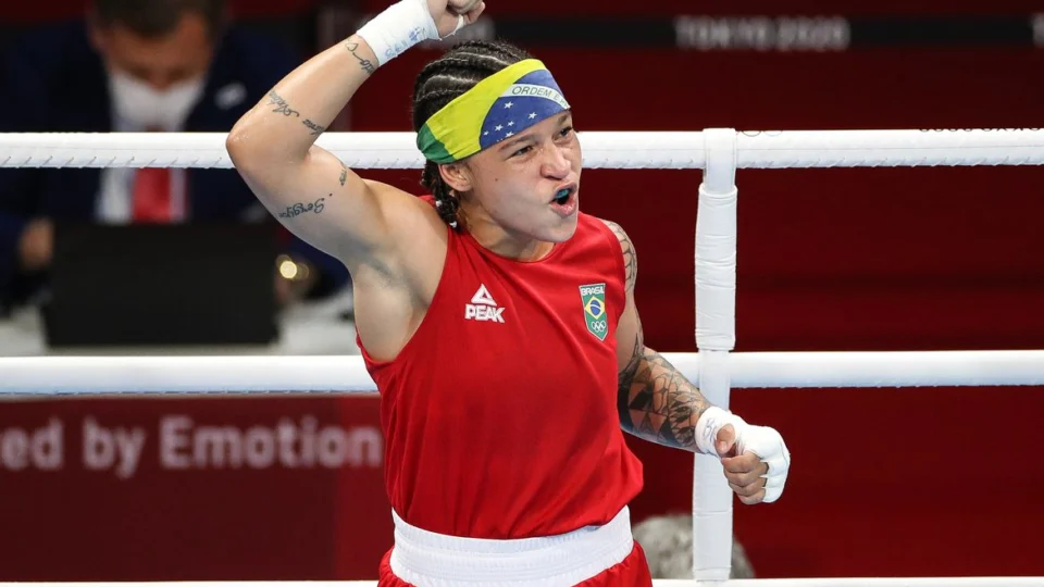 Bia Ferreira, Jucielen e Bia Soares vão às quartas do Mundial de Boxe