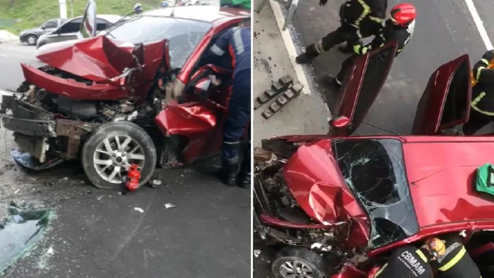 VÍDEOS: Carro colide com plataforma e vítimas ficam presas às ferragens