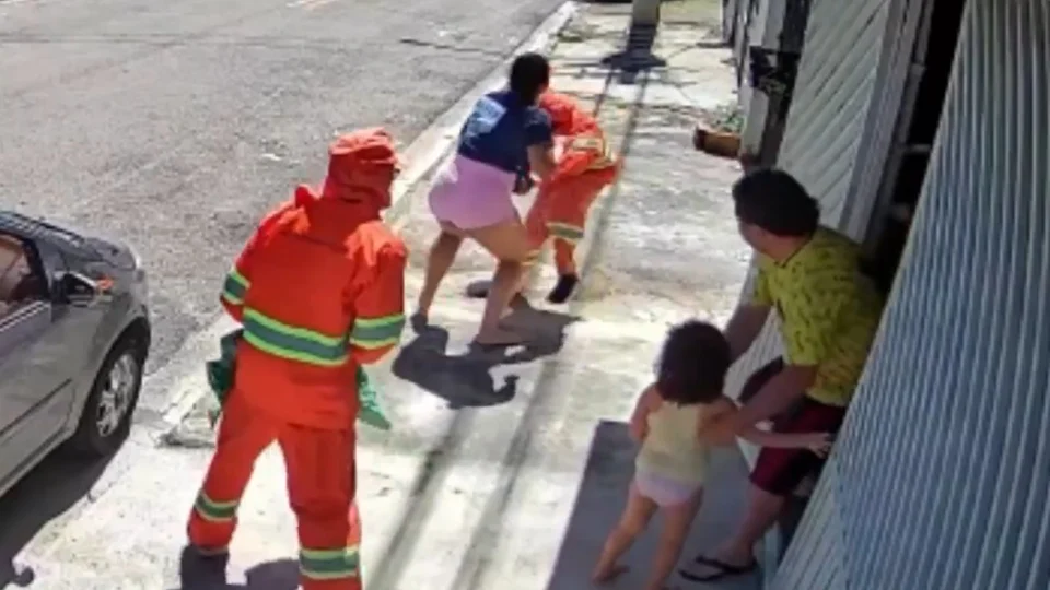 VÍDEO: Mulher luta com assaltante vestido de gari para salvar filha e marido