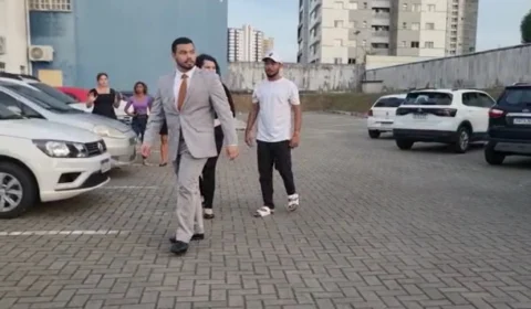 Suspeito de estuprar criança em provador se apresenta em delegacia e se declara inocente