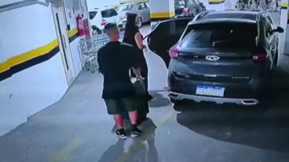 Câmera flagra momento em que advogado mata ex-mulher e tira a própria vida