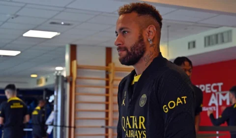 Neymar irá passar por cirurgia e ficará até quatro meses fora dos gramados
