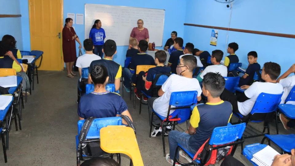 Iniciada convocação do PSS para 168 educadores em Manaus