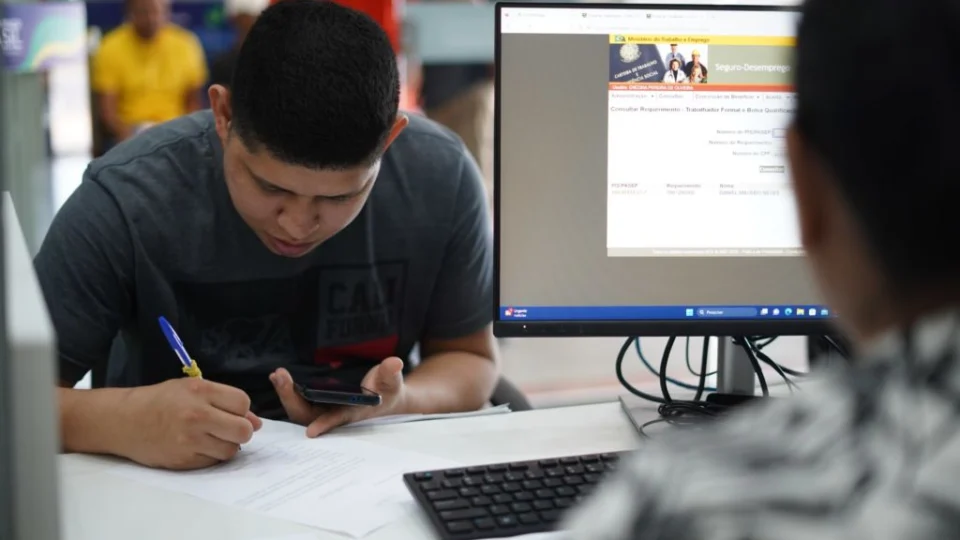 Sines ofertam 299 vagas de emprego nesta quinta-feira