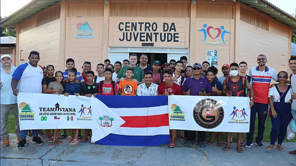 Lutadores viajam três dias de barco para disputar campeonato em Manaus