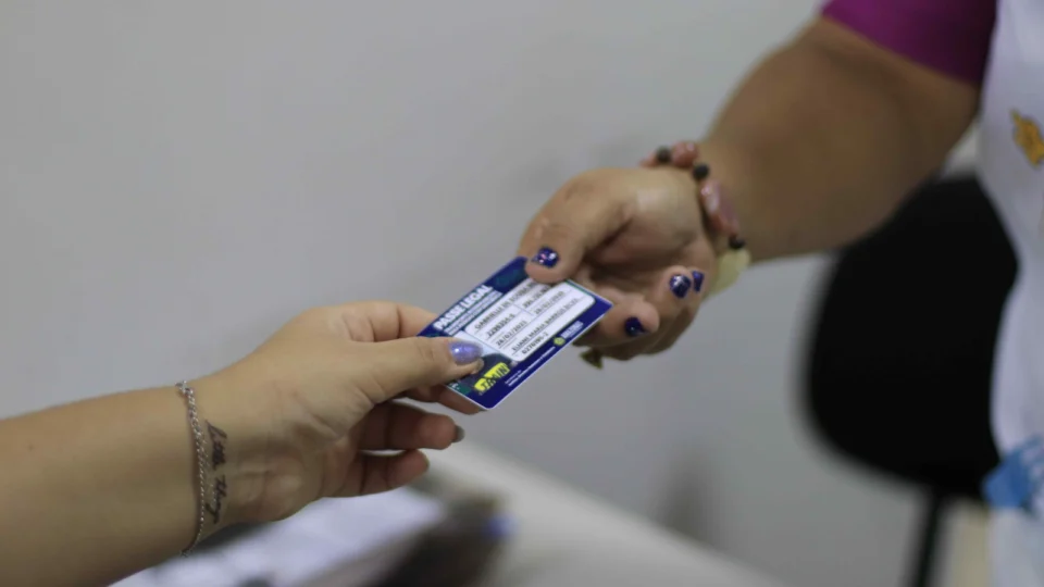 Governo oferece Carteira Intermunicipal que disponibiliza vagas gratuitas para PcDs em transportes no Amazonas