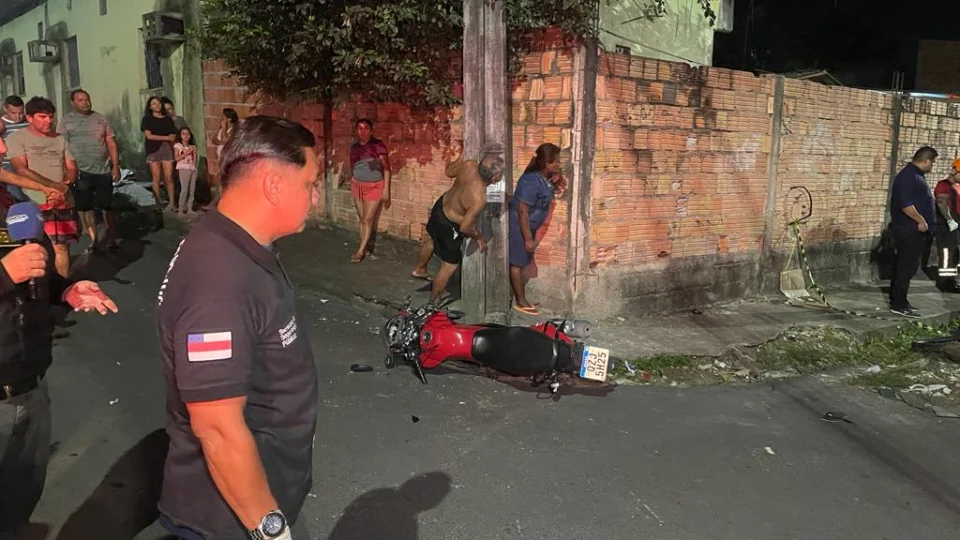 Mulher morre ao ser arremessada dentro de bueiro após colidir em ônibus no Mundo Novo
