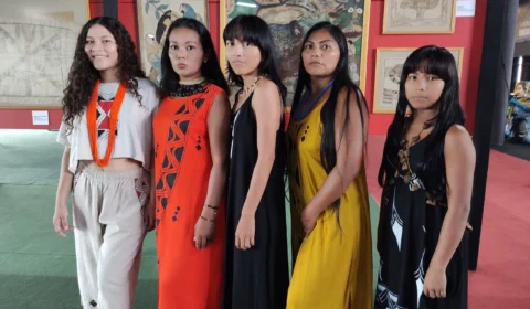 Desfile de moda indígena destaca arte originária no Centro Cultural dos Povos da Amazônia