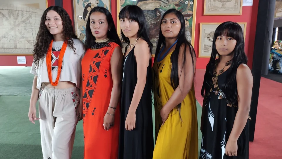 Desfile de moda indígena destaca arte originária no Centro Cultural dos Povos da Amazônia