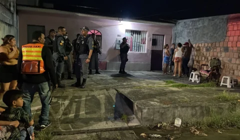 VÍDEO: Ataque criminoso deixa dois homens e uma mulher mortos dentro de residência, no Novo Aleixo