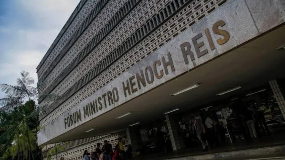 Acusados da morte de 5 pessoas de uma mesma família são interrogados no segundo dia do Júri Popular