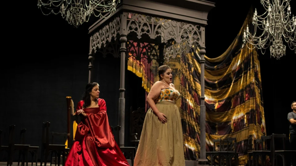Montagem brasileira da ópera dramática ‘Anna Bolena’ estreia no Teatro Amazonas, neste domingo