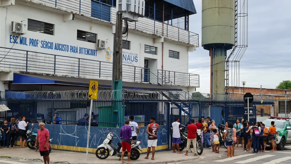 Ameaça em redes sociais de ataque a escola assusta pais de alunos; IMAGENS