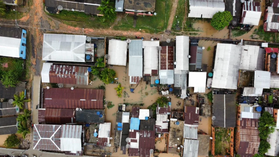 VÍDEOS: Tefé registra vários alagamentos e ocorrências durante forte chuva
