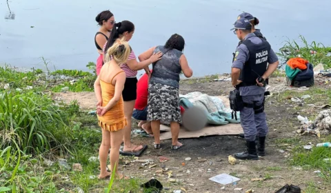 Corpo de homem alvejado por criminosos em canoa é encontrado no igarapé do Educandos