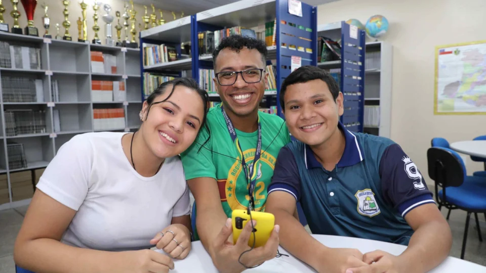 Estudantes de Manaus produzem podcast sobre literatura amazonense