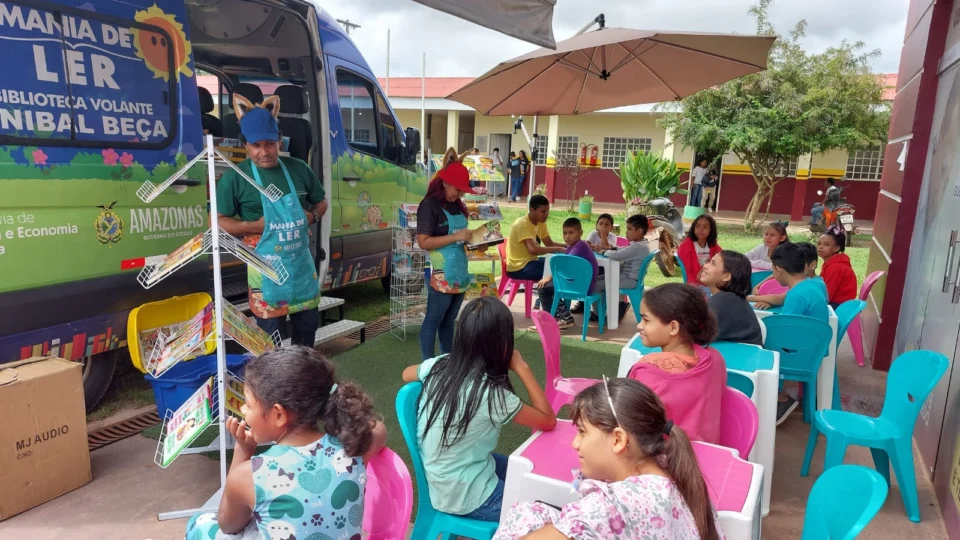 Projeto Mania de Ler visita comunidades do interior do Amazonas