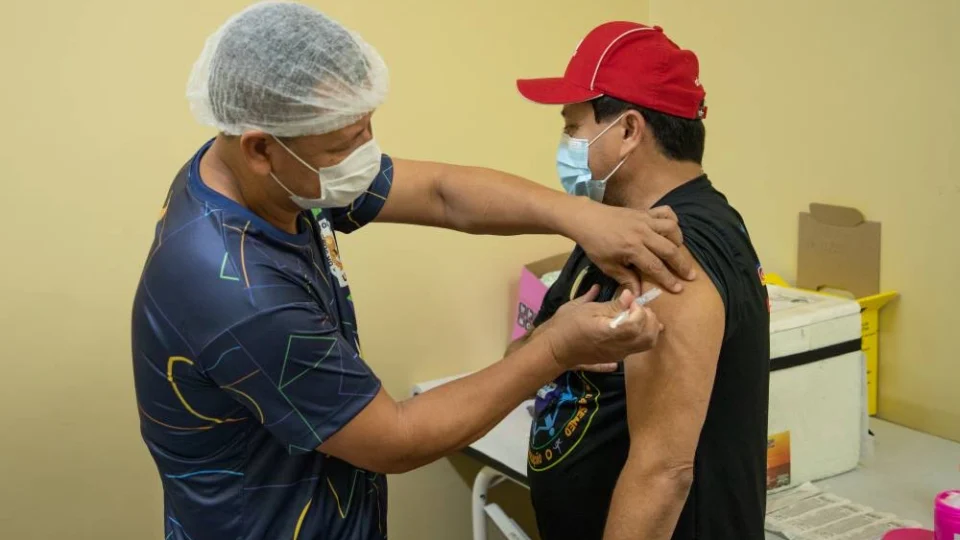 Intervalo entre doses da Pfizer é alterado para oito semanas