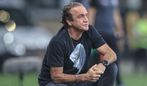 Cuca anuncia saída do Corinthians após pressão e protestos