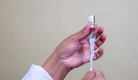 Vacinação contra Covid-19 ocorre em 75 pontos mantidos pela prefeitura de terça a sexta-feira