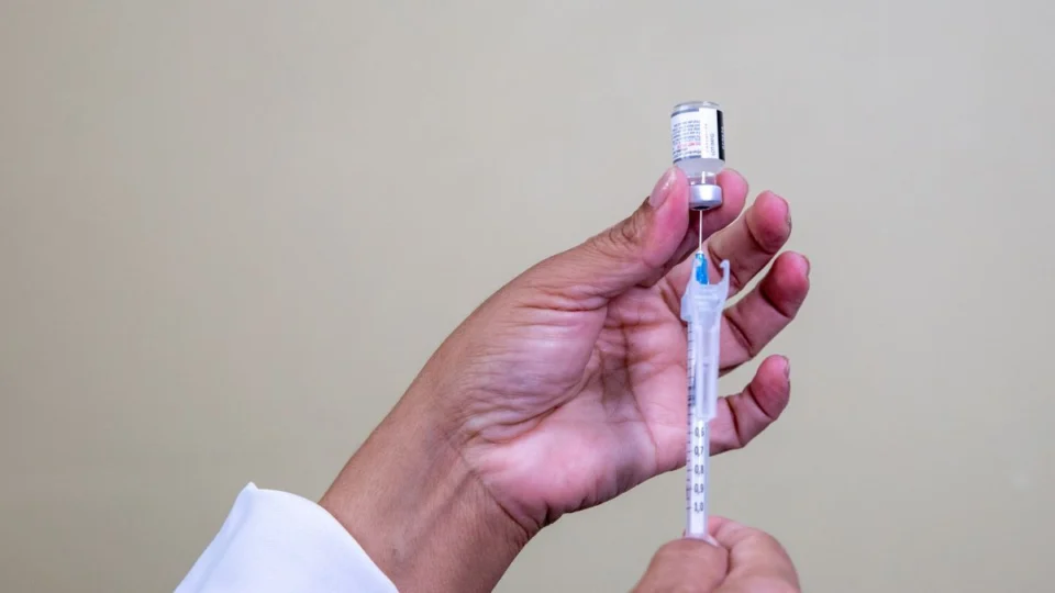 Vacinação contra Covid-19 ocorre em 75 pontos mantidos pela prefeitura de terça a sexta-feira