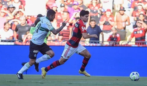 Sob olhar de Sampaoli, Flamengo vence o Coritiba pelo Brasileirão