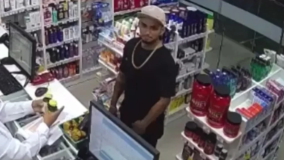 VÍDEOS: Homem é preso por vários roubos a drogarias em Manaus